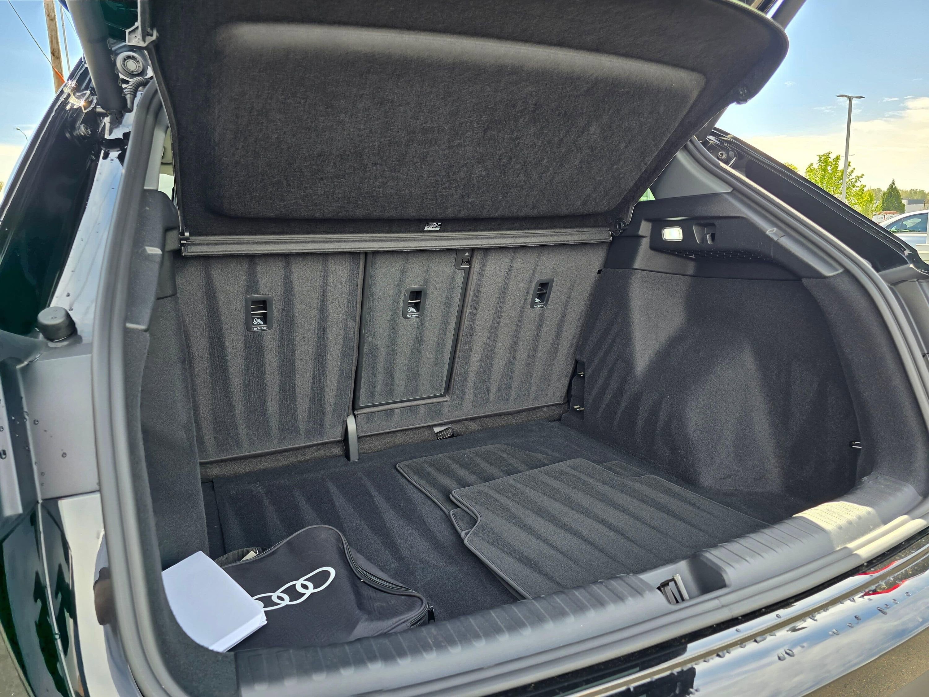 Used 2025 Audi Q4 e-tron Premium w/ Convenience Package AWD/4WD image 21