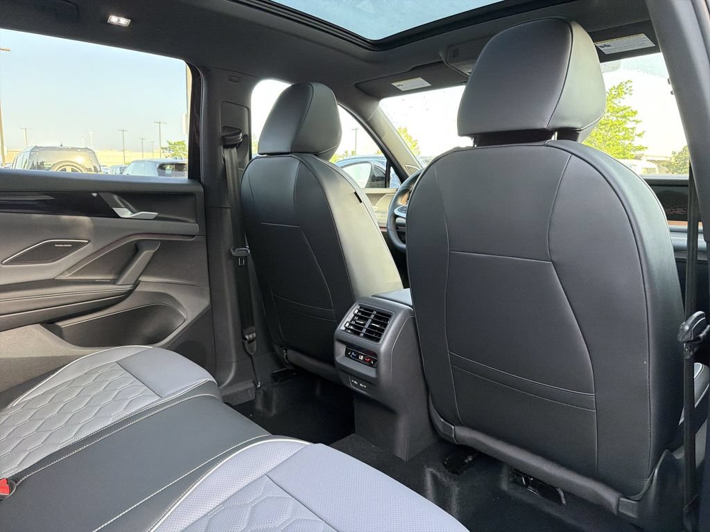 New 2026 Volkswagen Tiguan SEL R-Line AWD/4WD image 17