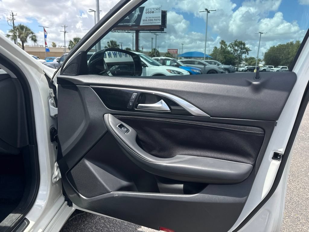 Used 2018 INFINITI QX30 FWD image 24
