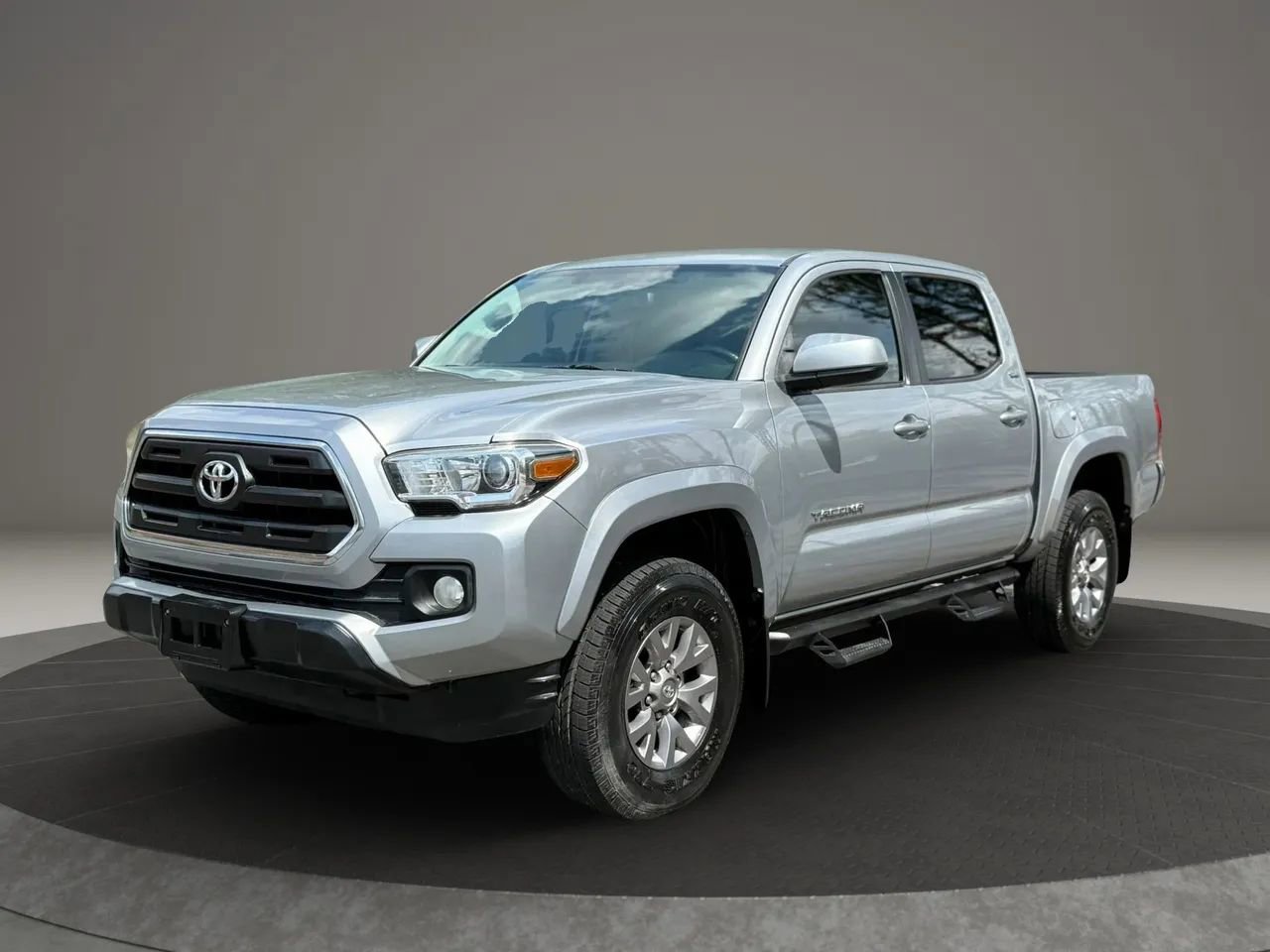 Used 2016 Toyota Tacoma SR5 w/ SR5 Appearance Package (SN) RWD image 1
