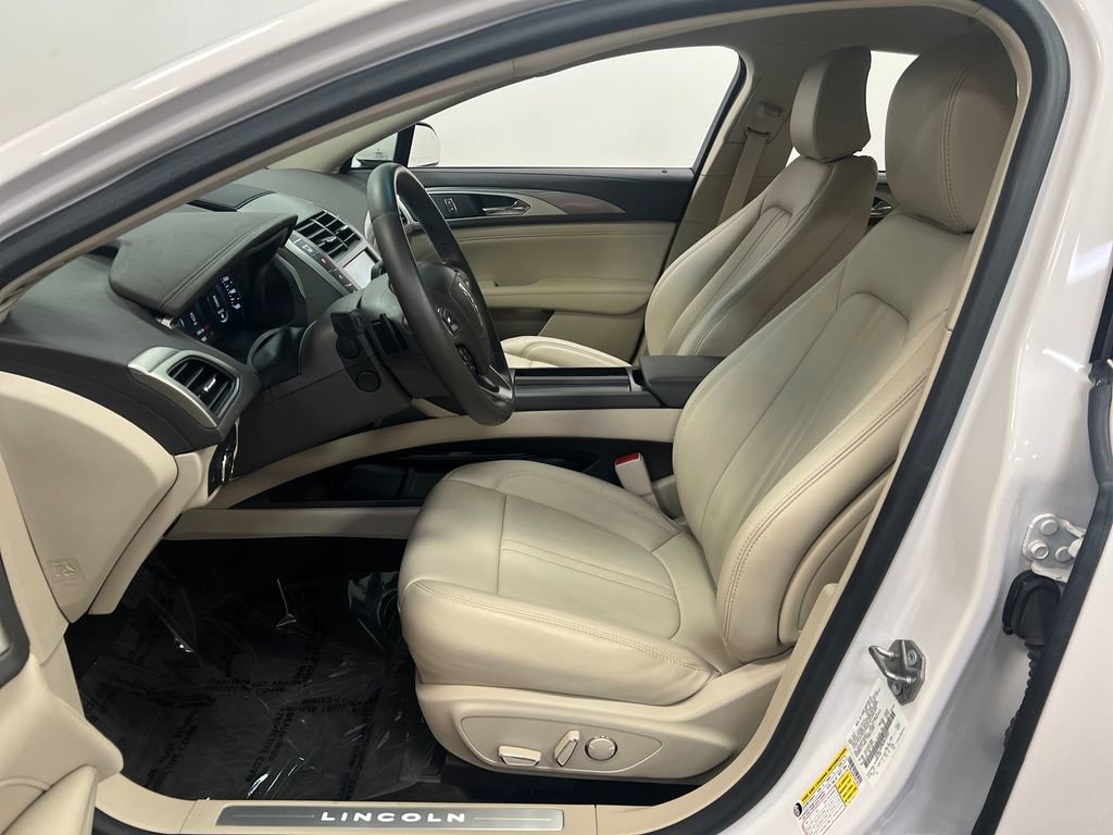 Used 2020 Lincoln MKZ w/ Convenience Package FWD image 11