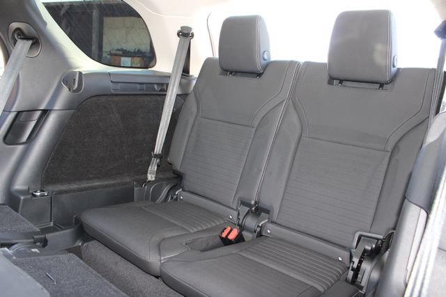 Used 2024 Land Rover Discovery S AWD/4WD image 46