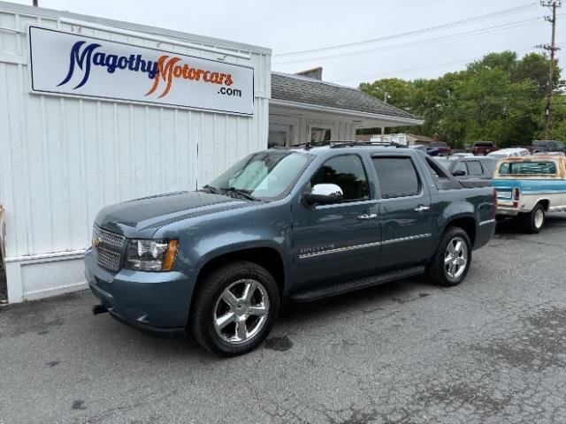Used 2012 Chevrolet Avalanche LTZ AWD/4WD image 16