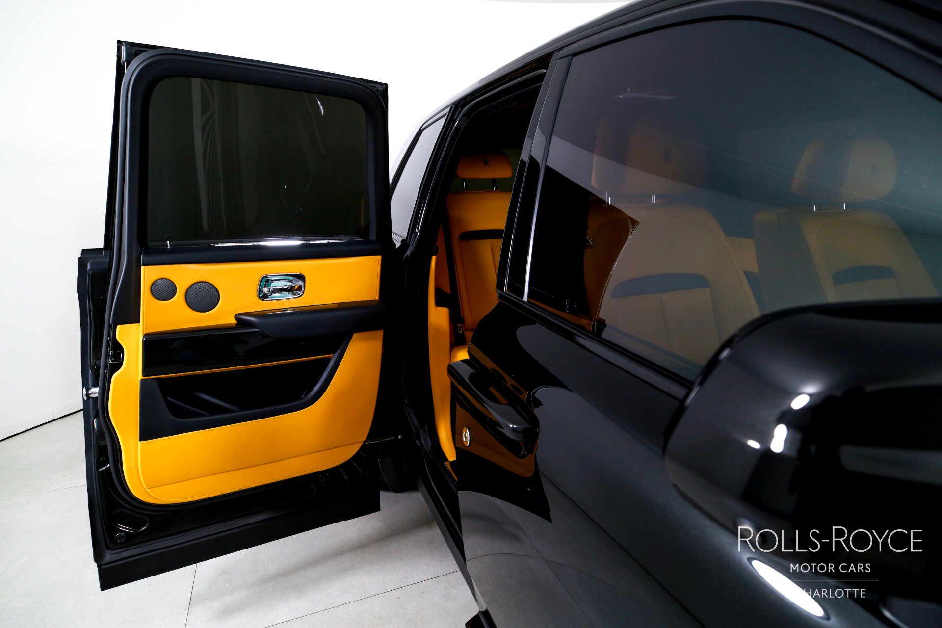 Used 2022 Rolls-Royce Cullinan image 27