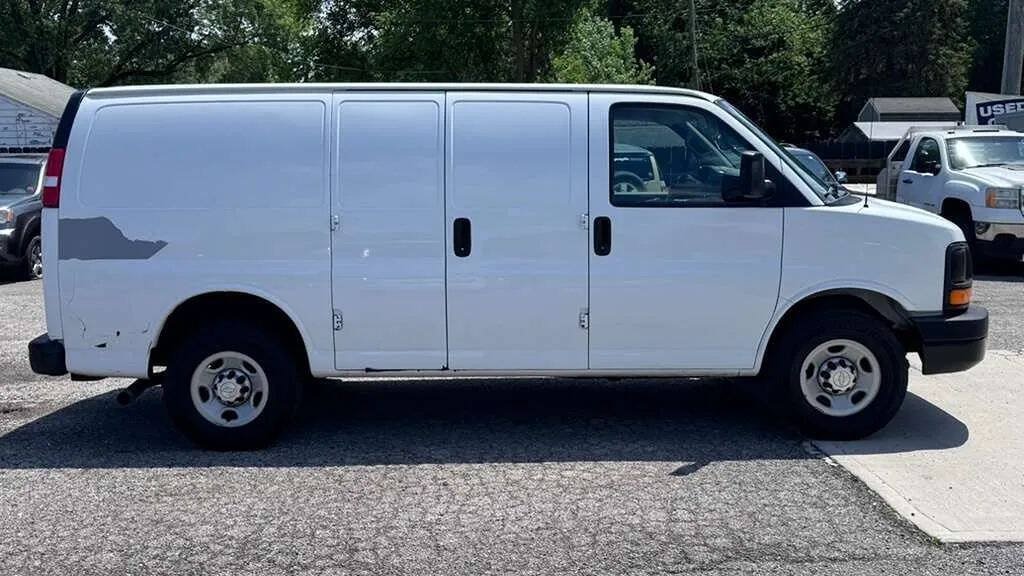 Used 2016 Chevrolet Express 2500 RWD image 9