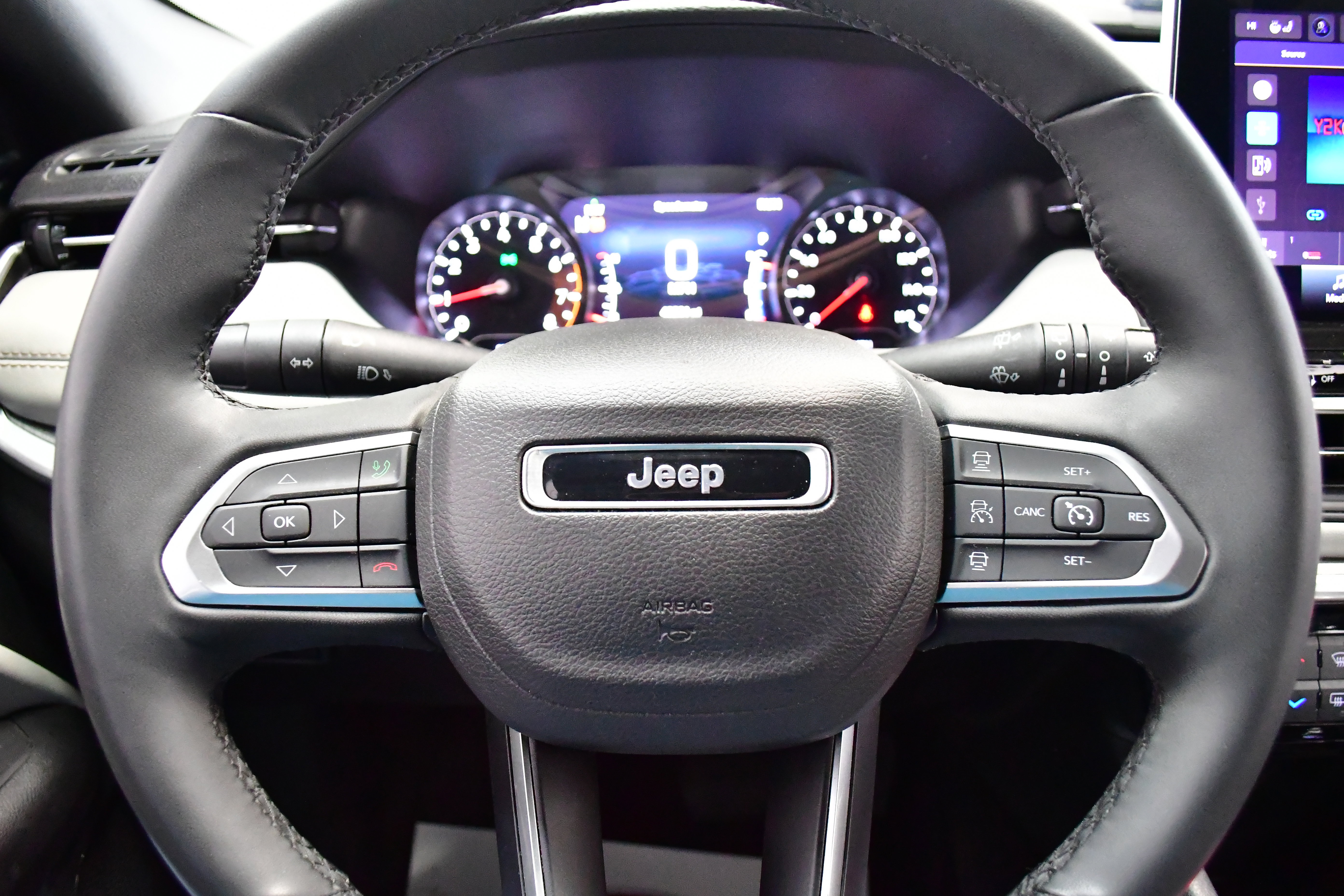 Used 2025 Jeep Compass Limited image 18