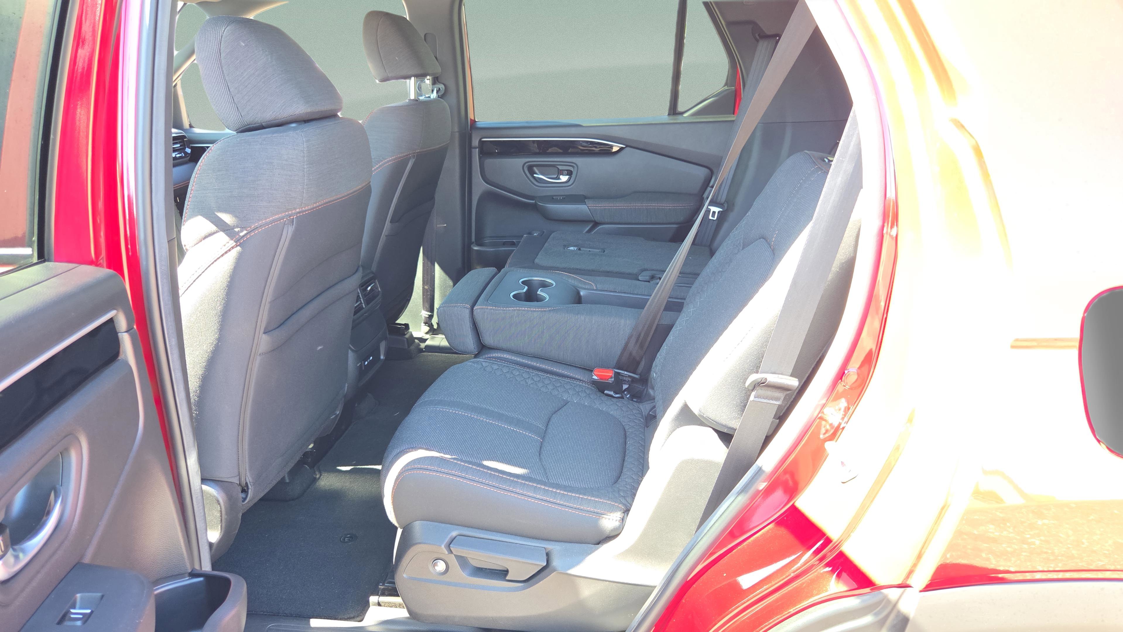 Used 2025 Honda Pilot Sport image 12