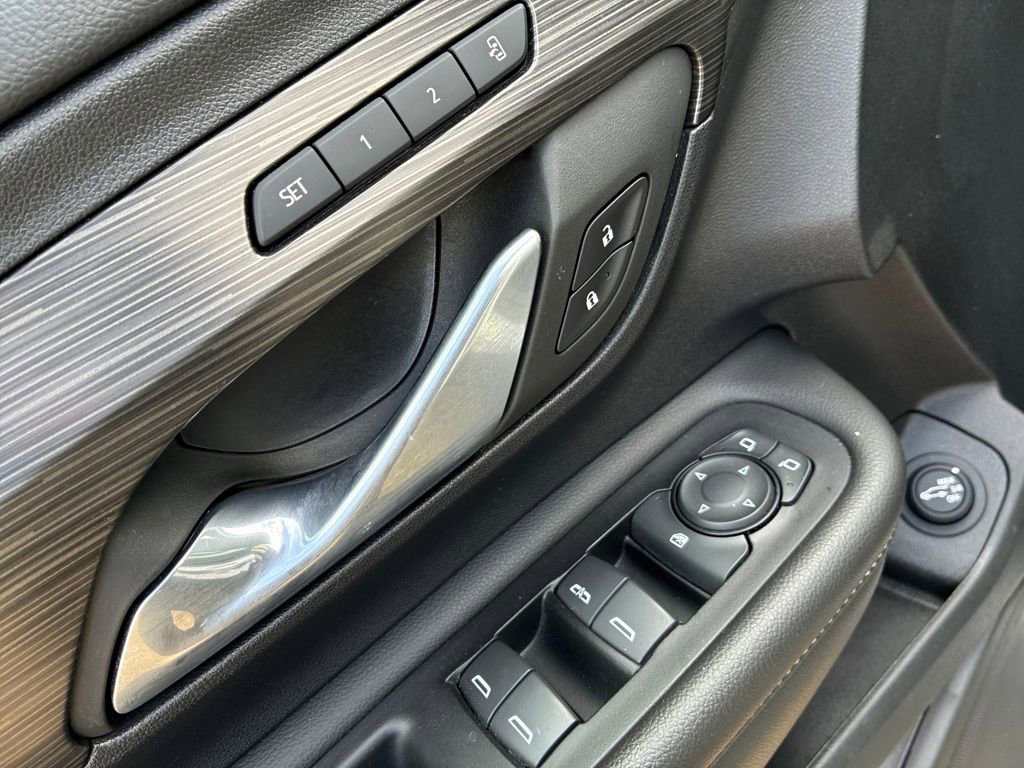 Used 2023 GMC Terrain SLT image 12