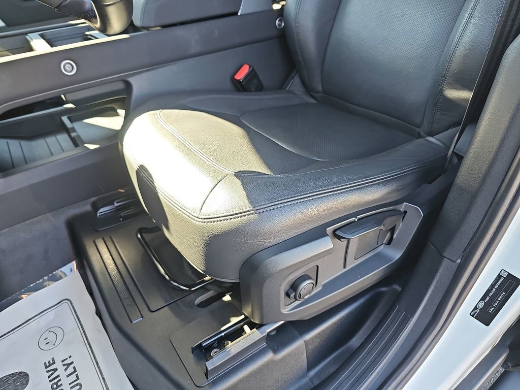 Used 2023 Land Rover Defender 110 S image 34