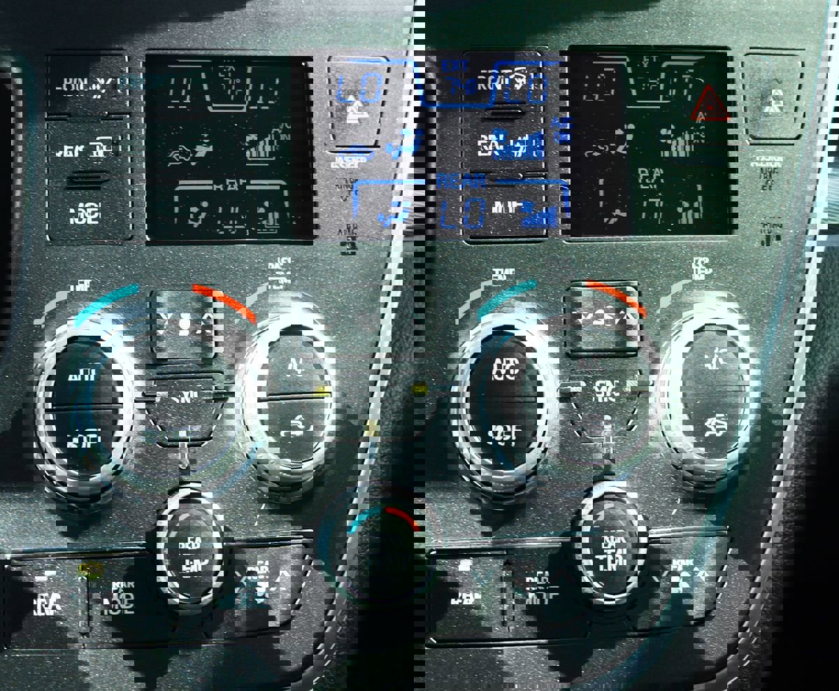 Used 2017 Toyota Sienna SE Premium image 50