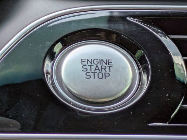 Used 2023 Genesis G70 2.0T image 32