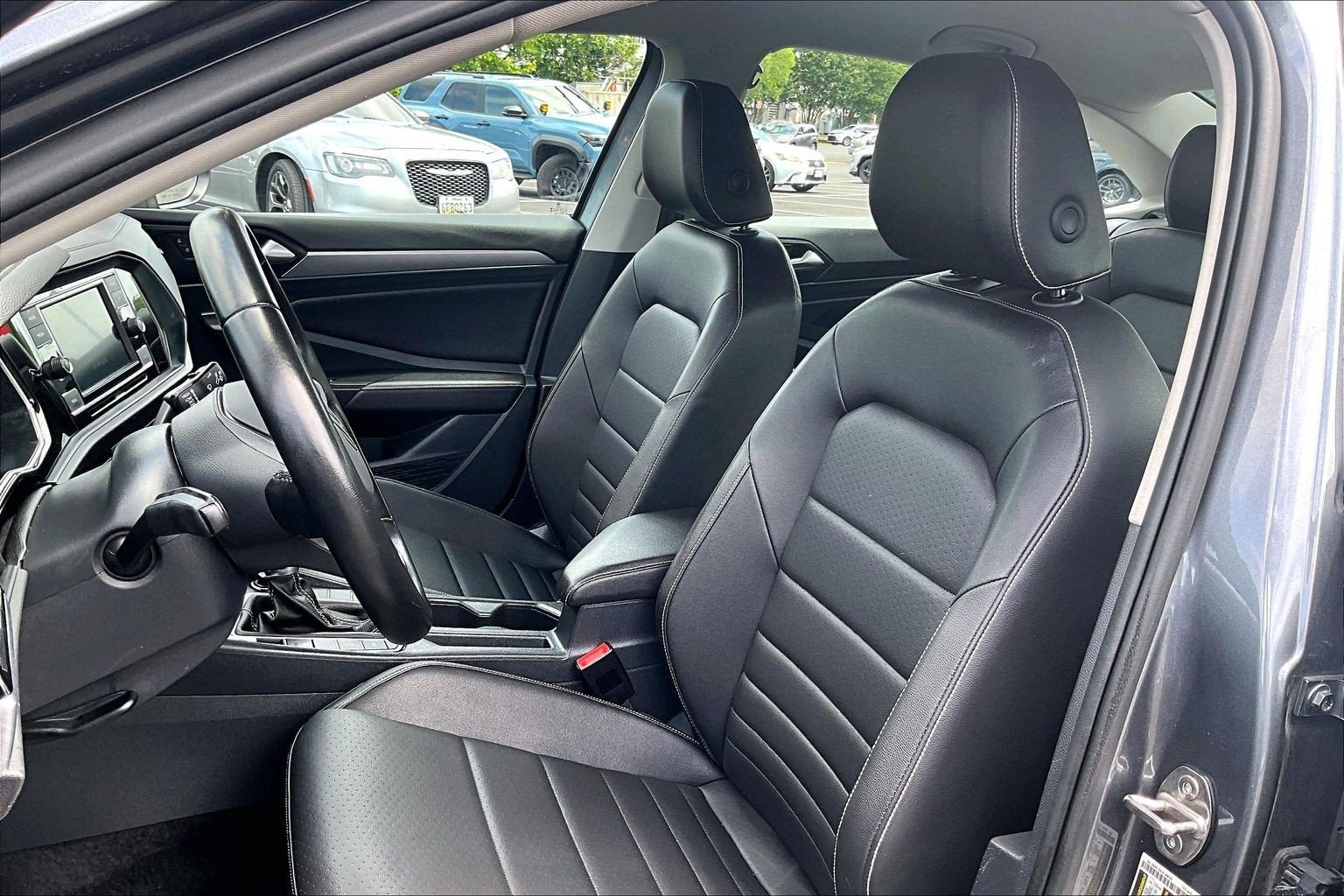 Used 2024 Volkswagen Jetta SE FWD image 23