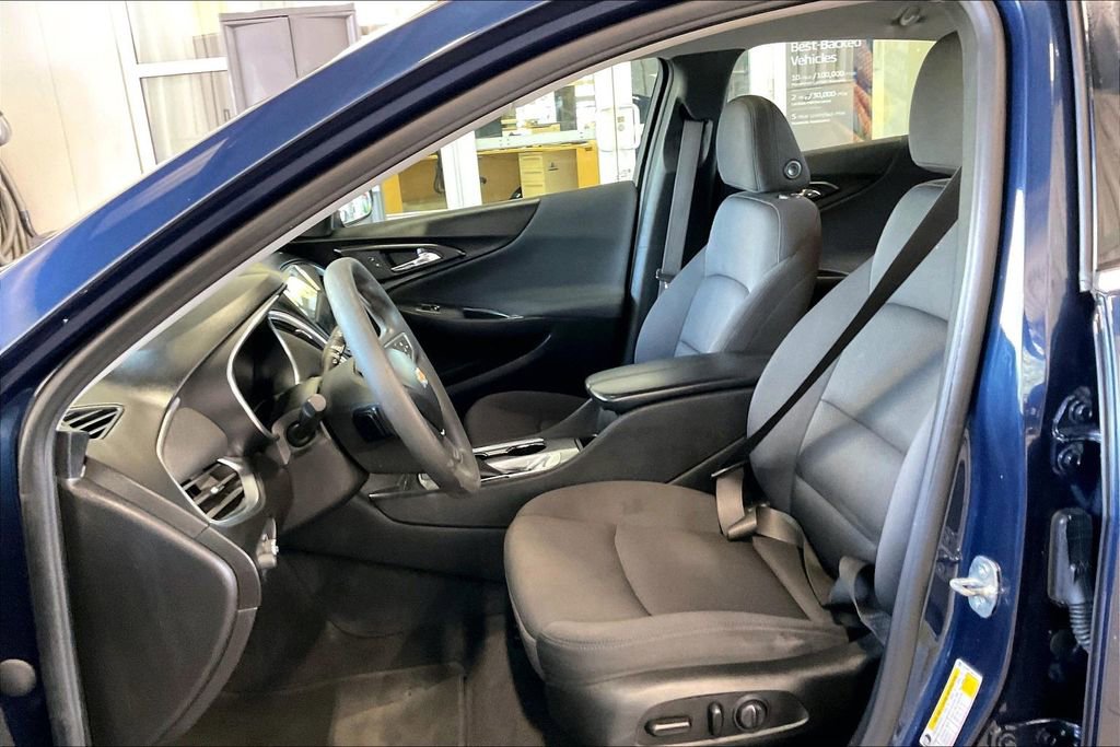 Used 2021 Chevrolet Malibu LT image 3