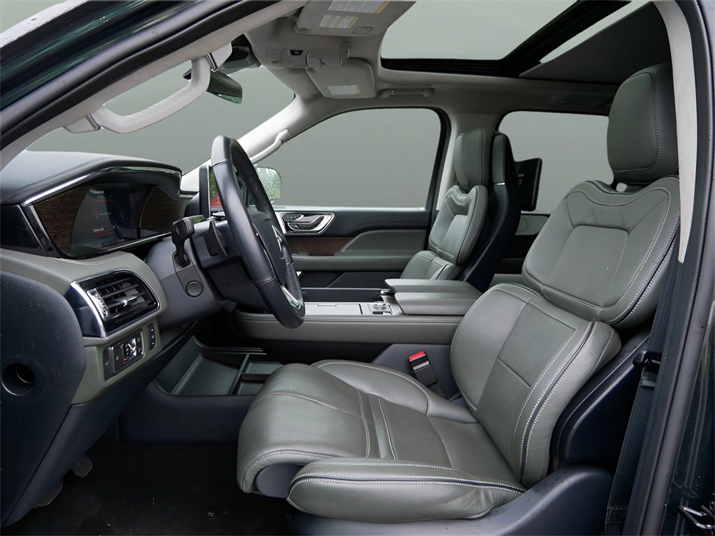 Used 2022 Lincoln Navigator Black Label image 10