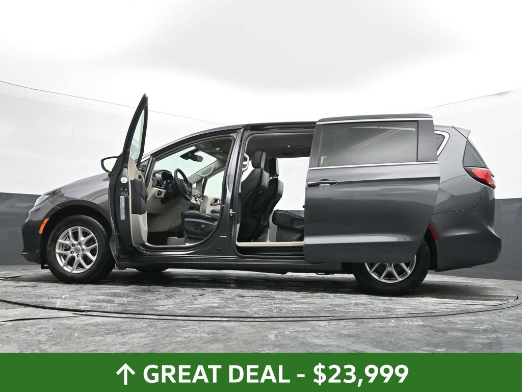 Used 2023 Chrysler Pacifica Touring-L image 70