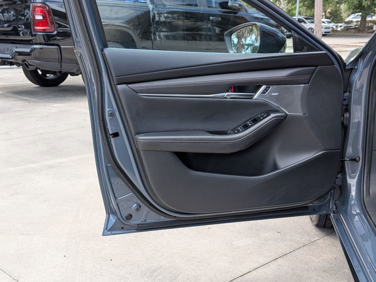Used 2023 MAZDA MAZDA3 s FWD image 7