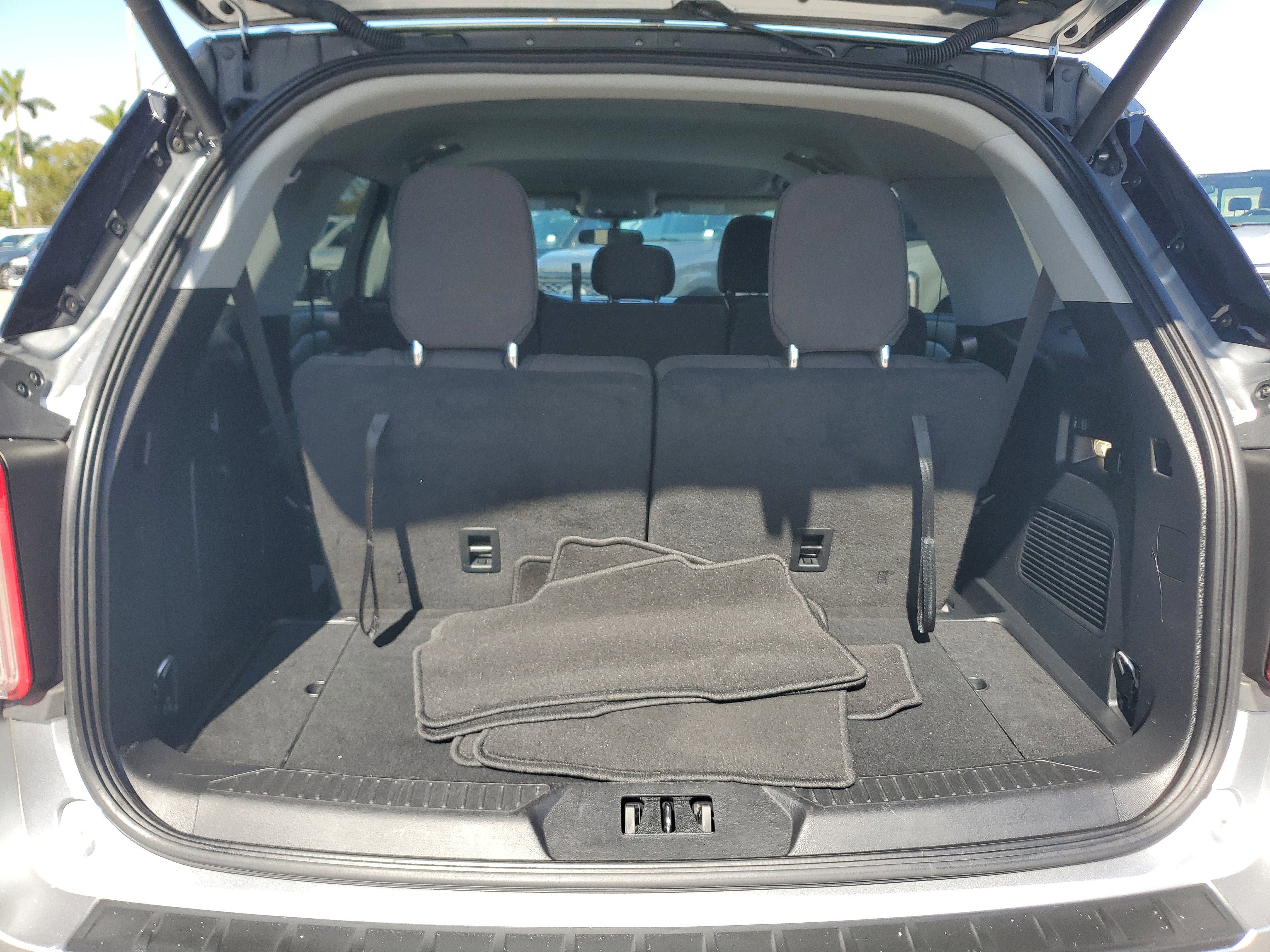 Used 2023 Ford Explorer XLT image 27