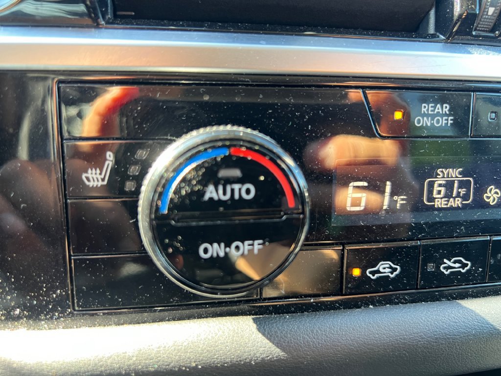 Used 2024 Nissan Pathfinder SV AWD/4WD image 24