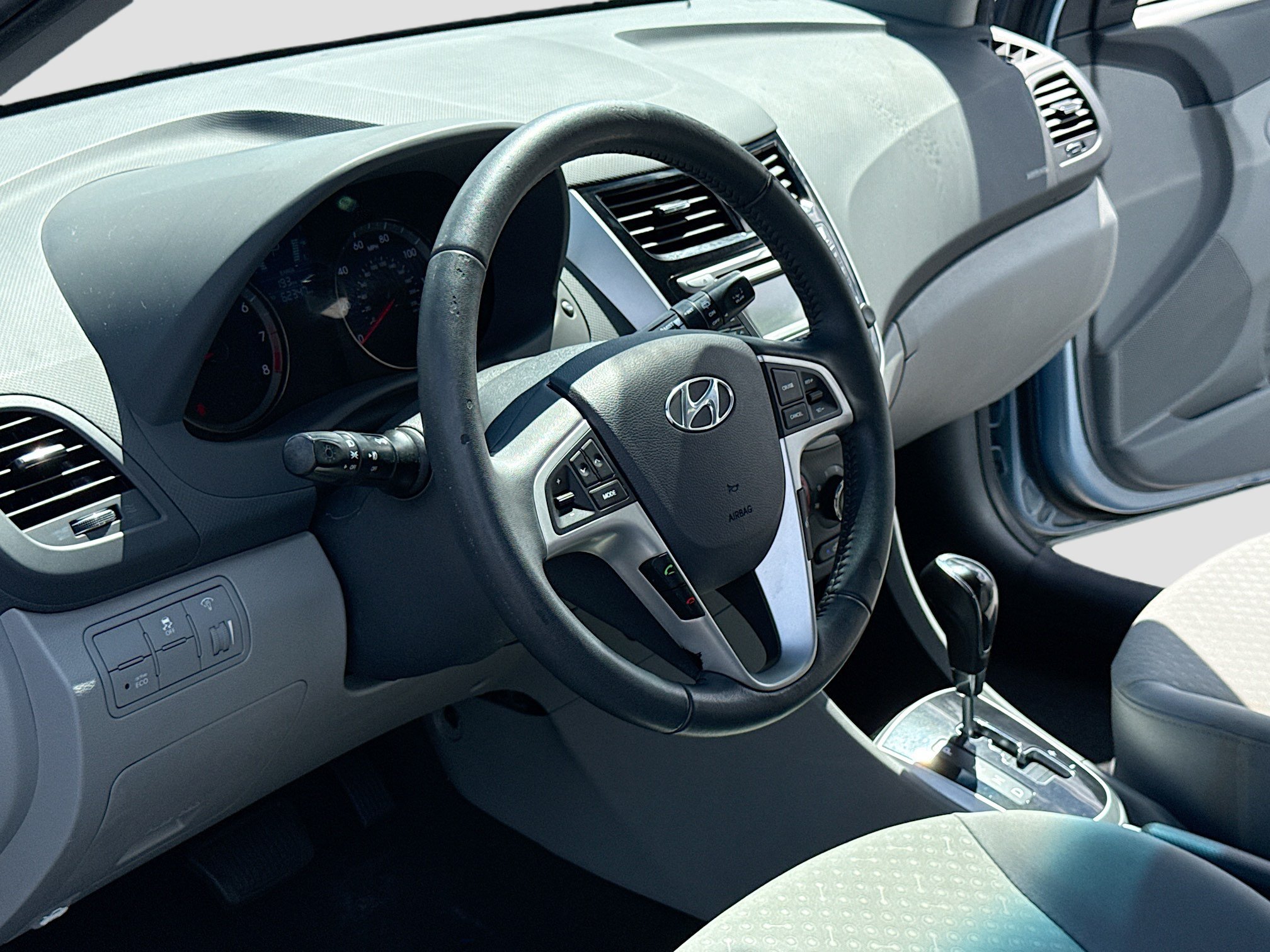 Used 2013 Hyundai Accent SE FWD image 4