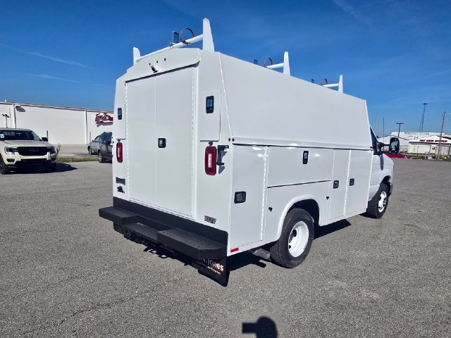 New 2027 Ford E-350 and Econoline 350 Super Duty w/ Power Equipment Group RWD image 3