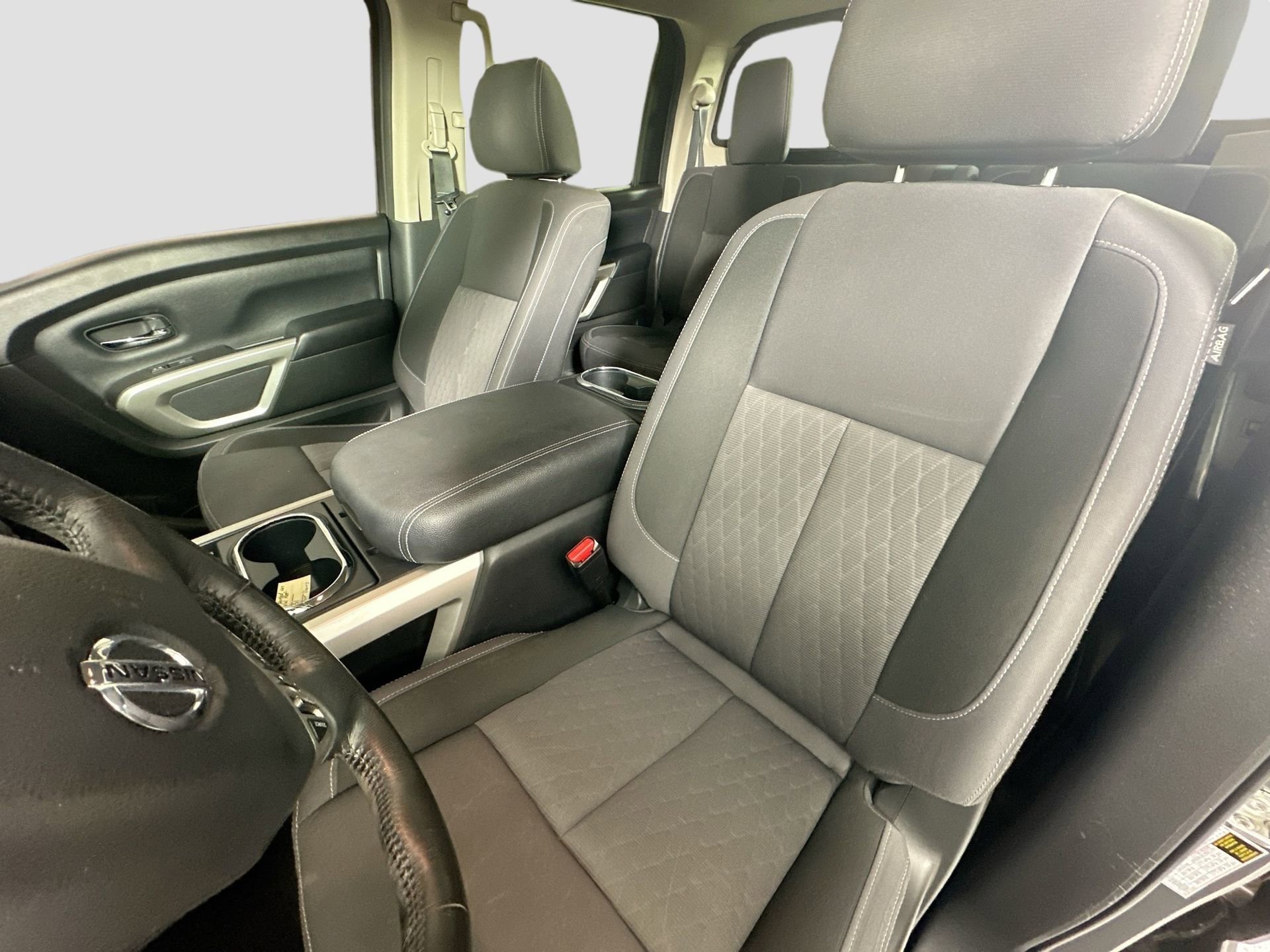 Used 2022 Nissan Titan SV w/ SV Convenience Package image 25