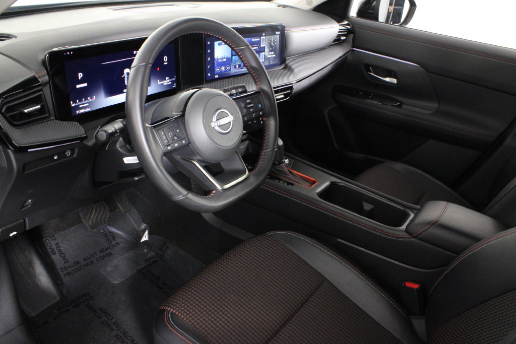 Certified 2025 Nissan Kicks SR FWD image 19