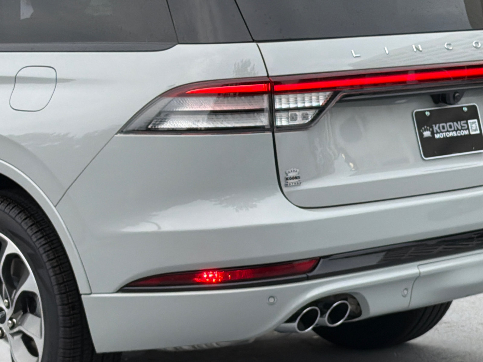 New 2027 Lincoln Aviator AWD w/ Jet Appearance Package image 6