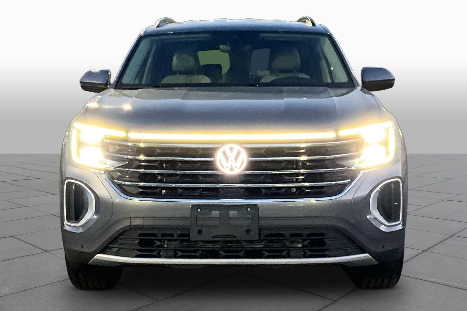 Used 2025 Volkswagen Atlas SE AWD/4WD image 4