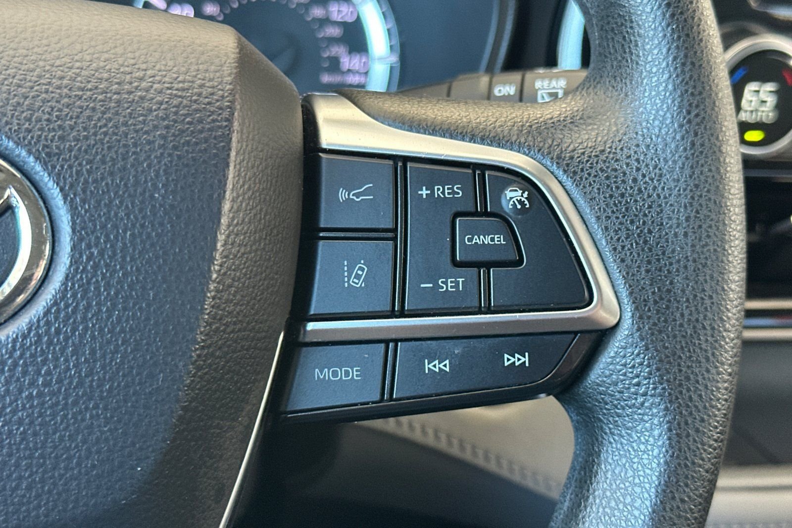 Used 2021 Toyota Highlander L AWD/4WD image 29