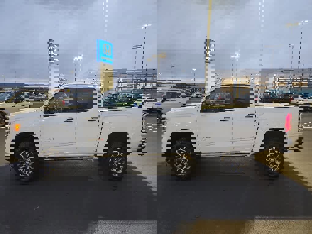 Used 2022 GMC Canyon AT4 w/ Trailering Package image 5