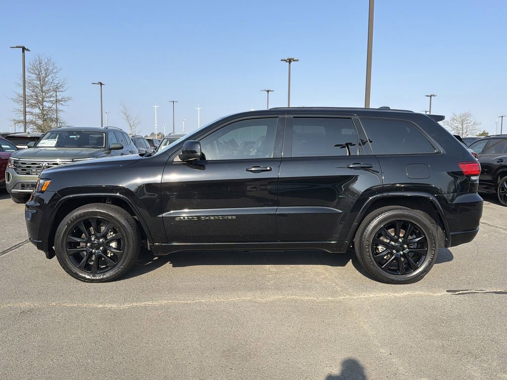 Used 2019 Jeep Grand Cherokee Altitude image 2