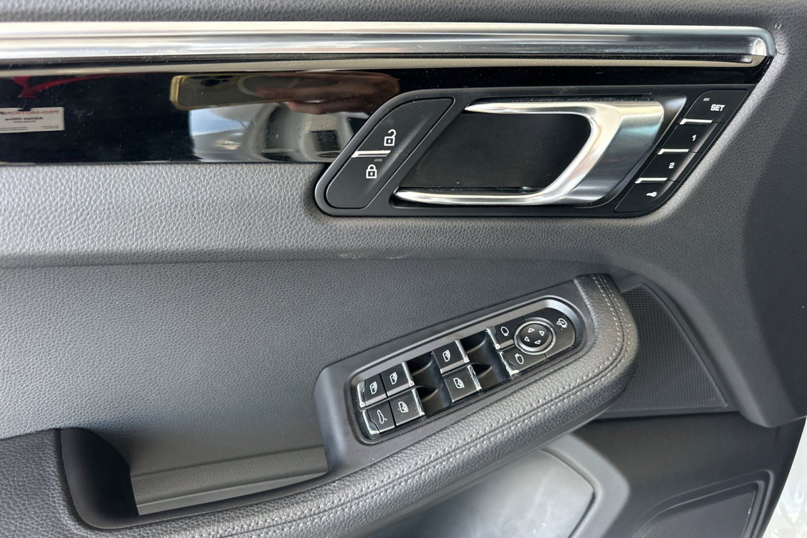 Certified 2024 Porsche Macan image 12