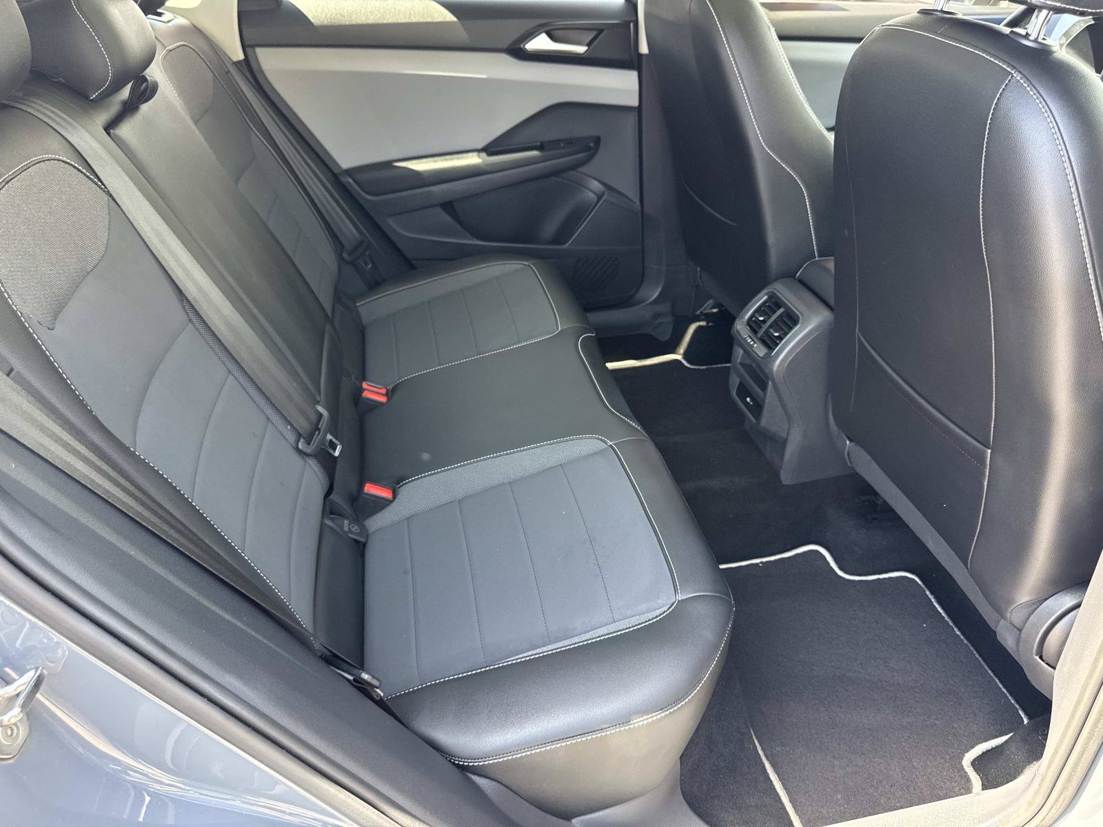 Certified 2023 Volkswagen Taos SE w/ Panoramic Sunroof Package AWD/4WD image 32