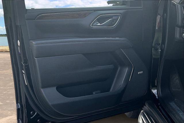 Used 2023 Chevrolet Suburban Premier image 20
