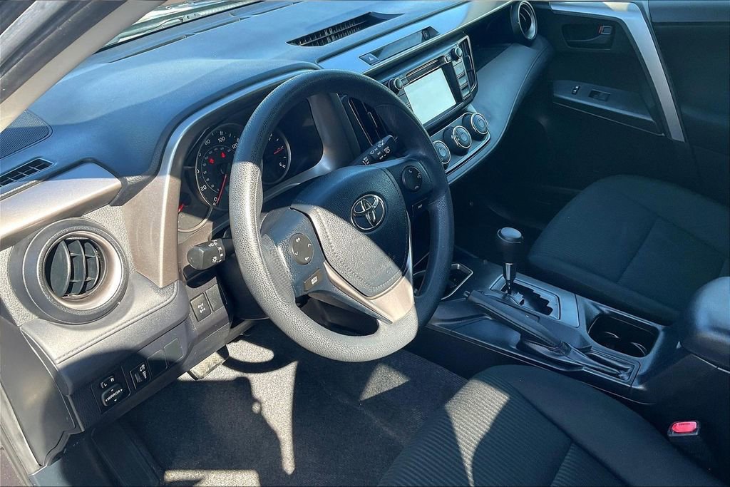 Used 2016 Toyota RAV4 LE AWD/4WD image 17