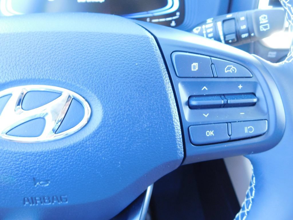 Used 2025 Hyundai Venue Limited FWD image 28