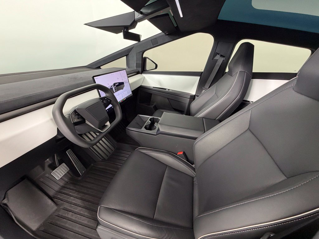 Used 2024 Tesla Cybertruck Cyberbeast AWD/4WD image 4