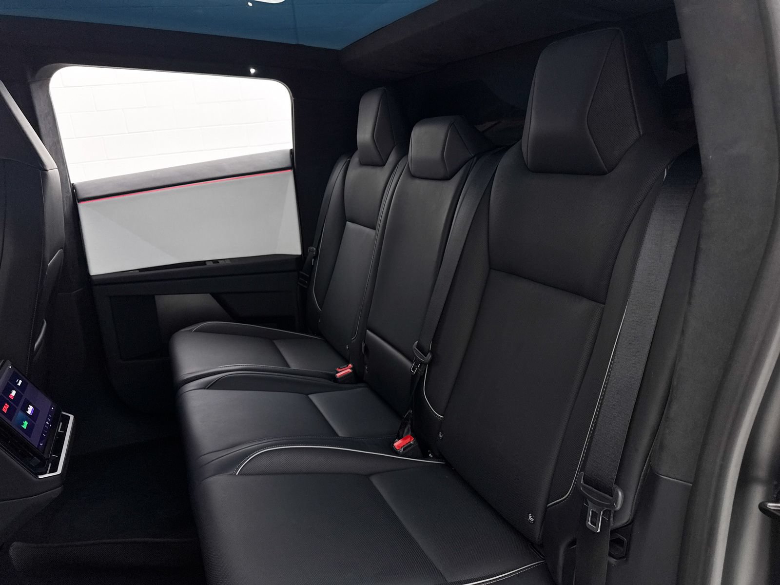 Used 2024 Tesla Cybertruck AWD Crew Cab image 35