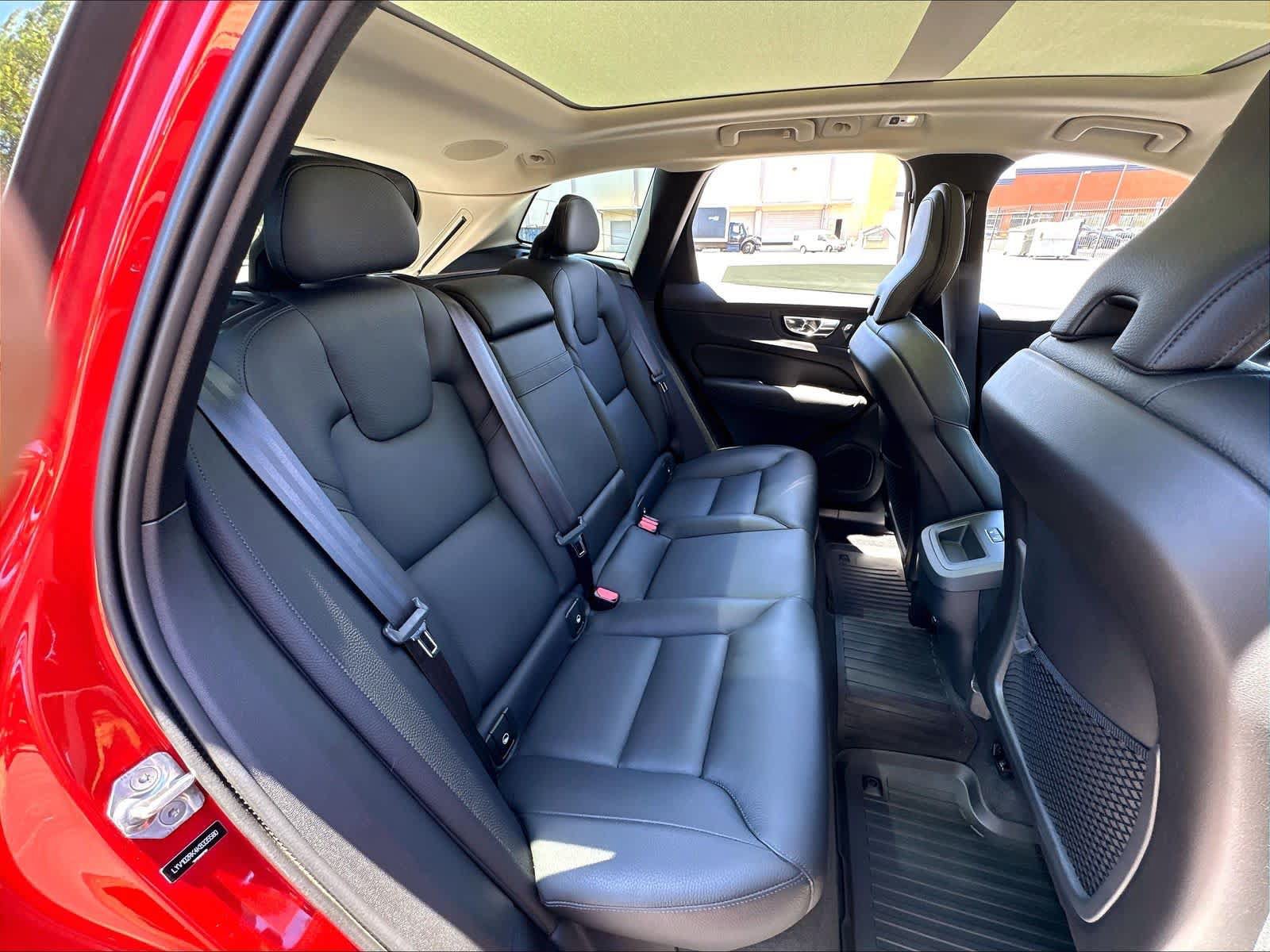 Used 2019 Volvo XC60 T5 Momentum w/ Multimedia Package AWD/4WD image 30