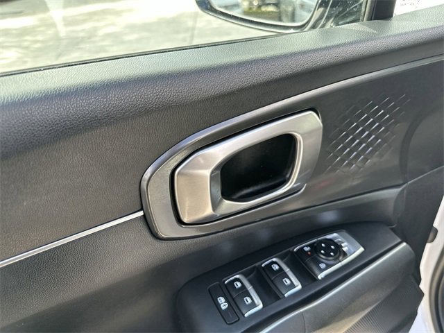 Used 2024 Kia Sorento S image 15