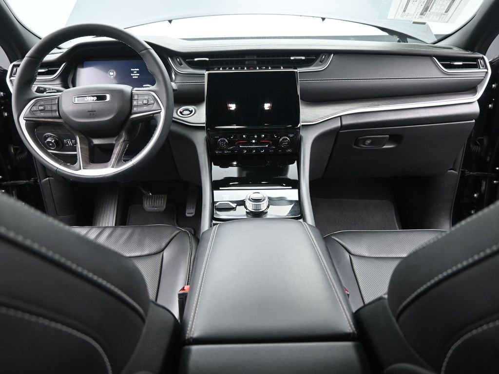 Used 2024 Jeep Grand Cherokee Limited w/ Luxury Tech Group II image 24