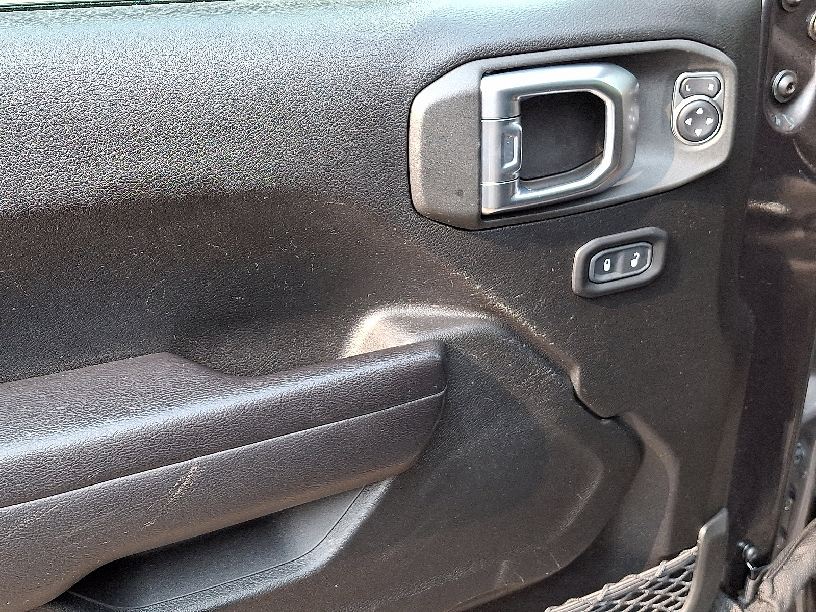 Certified 2021 Jeep Gladiator Willys image 13