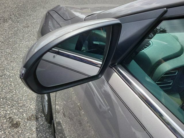 Used 2020 Hyundai Elantra Limited w/ Ultimate Package 03 FWD image 18