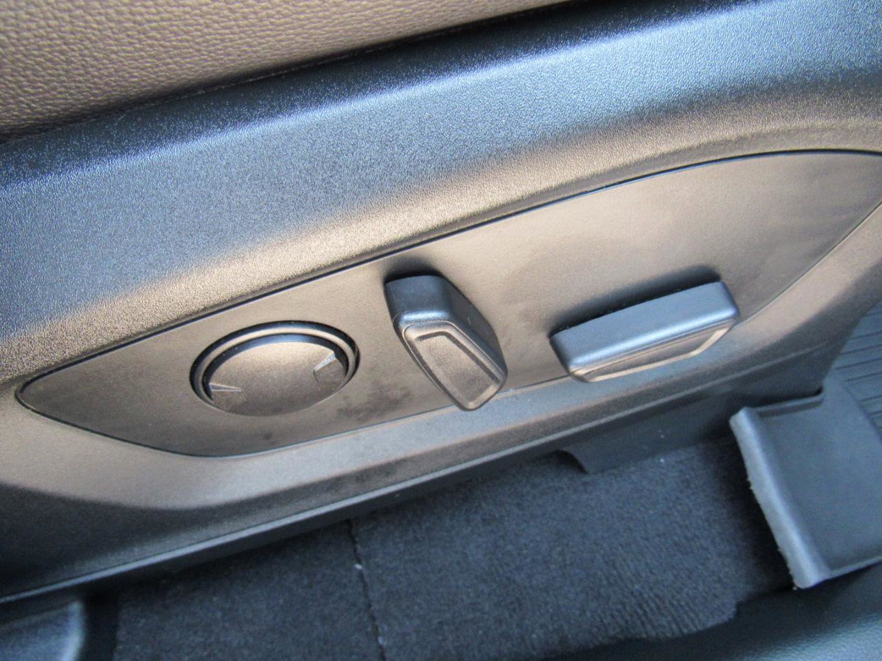 Used 2022 Ford Explorer Limited w/ Equipment Group 301A image 32