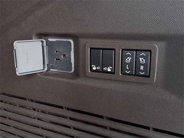 Certified 2021 GMC Yukon Denali w/ Denali Premium Package image 30