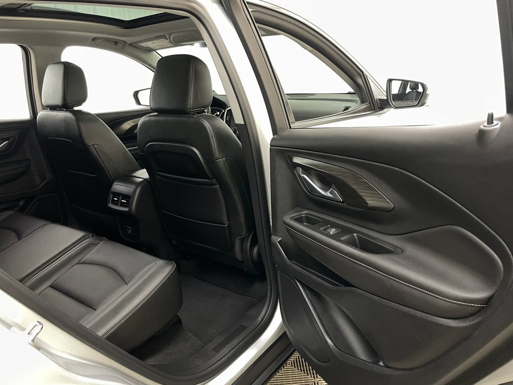 Used 2022 GMC Terrain SLT w/ Infotainment Package II AWD/4WD image 43