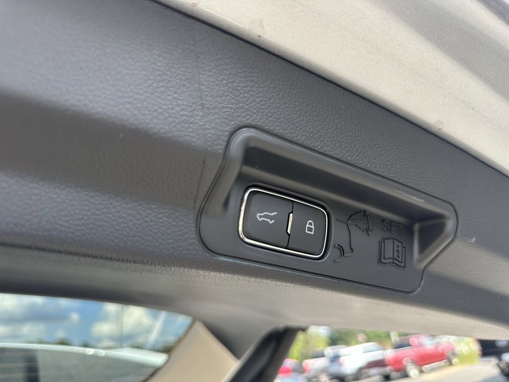 Used 2025 Ford Explorer Active image 40