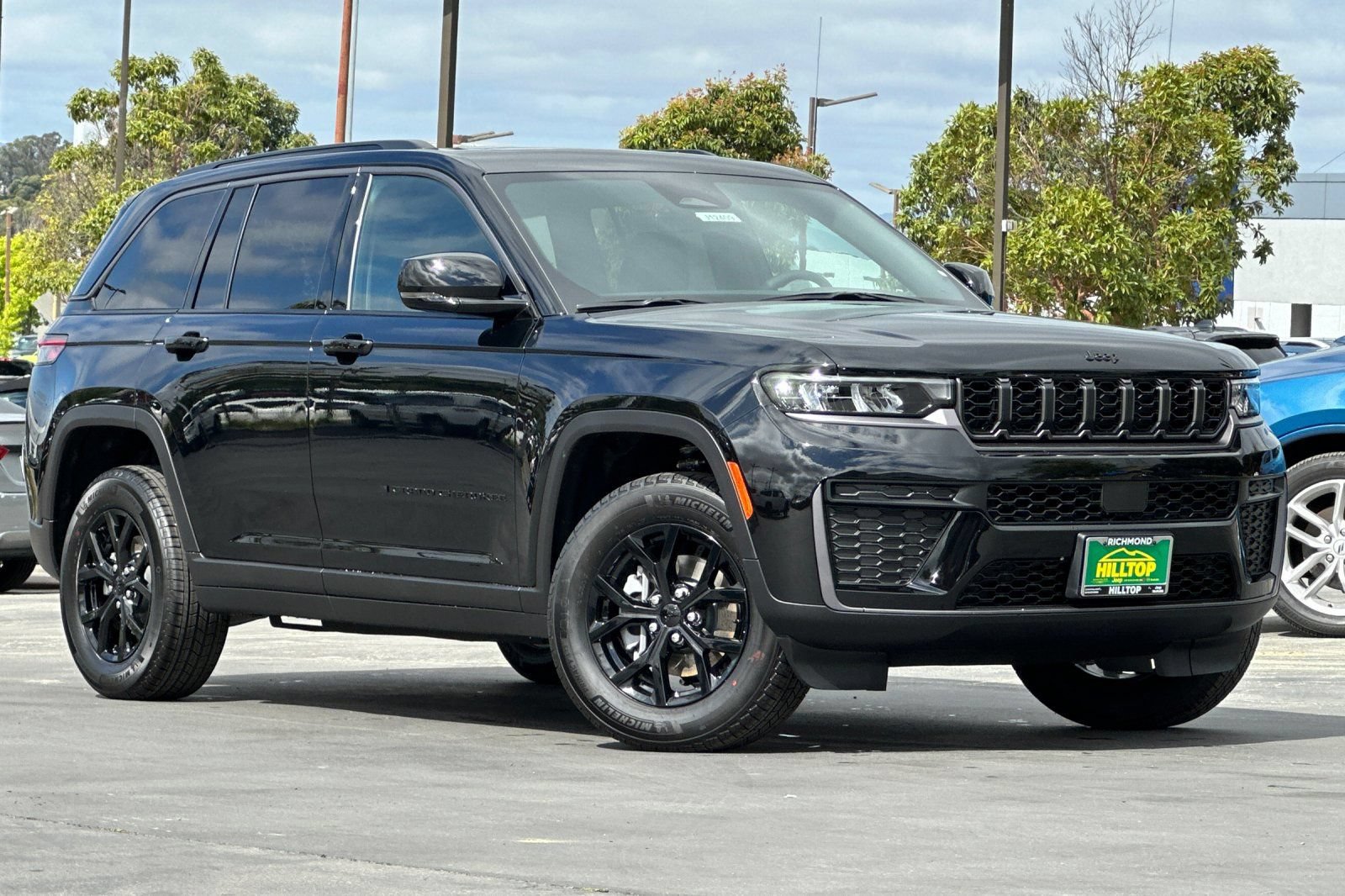 New 2026 Jeep Grand Cherokee Altitude AWD/4WD image 2