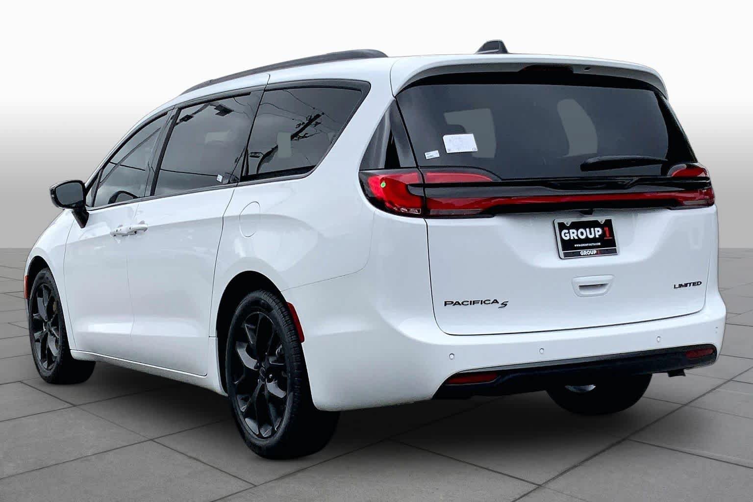 New 2027 Chrysler Pacifica Limited FWD image 9