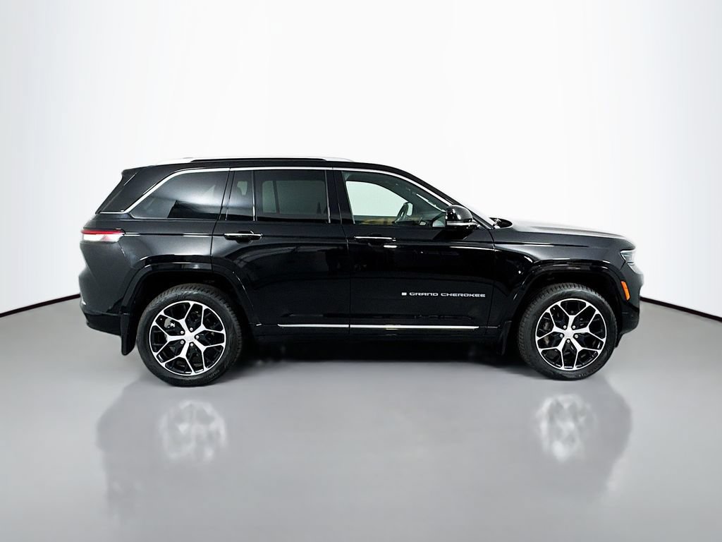 Used 2023 Jeep Grand Cherokee Summit AWD/4WD image 4